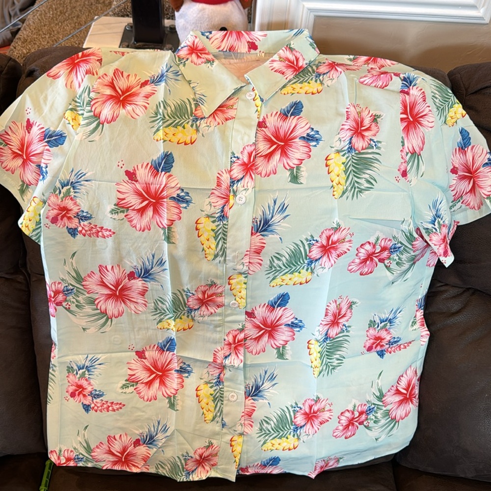 Brand new Mens Hawaiian shirt